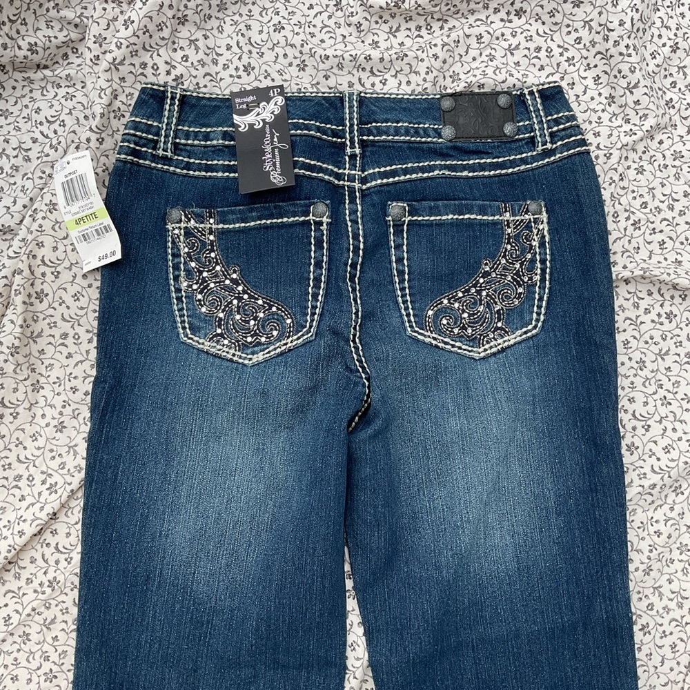Cutest y2k mcbling straight leg jeans which have a miss me